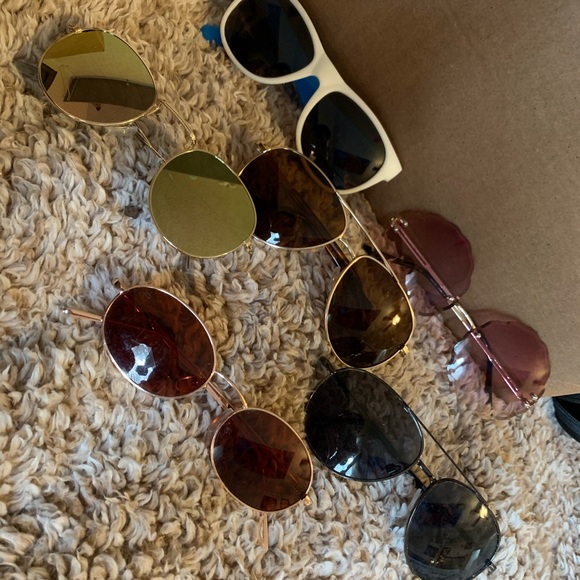 Sunglasses and cases - Picture 2 of 4